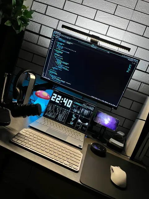 My Omarchy setup (small space)