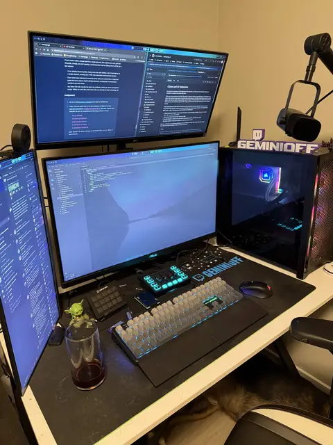 Omarchy Work/Game station